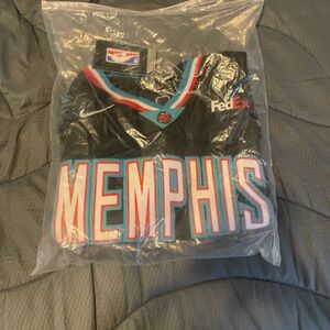 I bought this and never wore it, I never had a fit for it